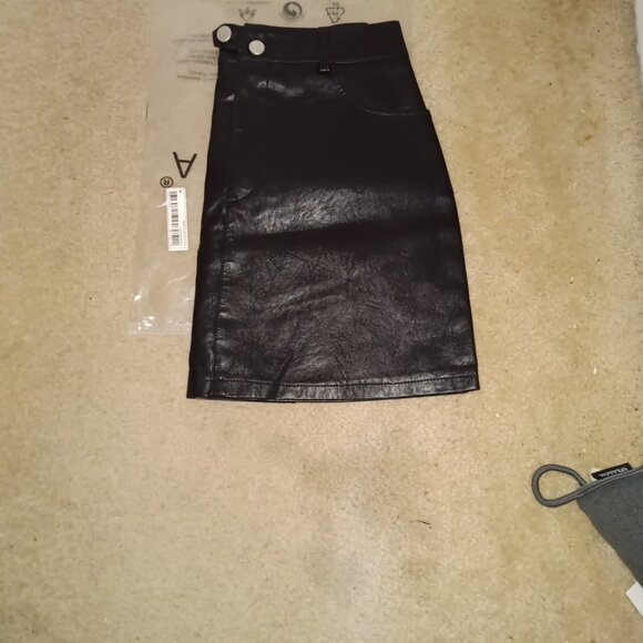 Faux  leather skirt - Picture 3 of 4